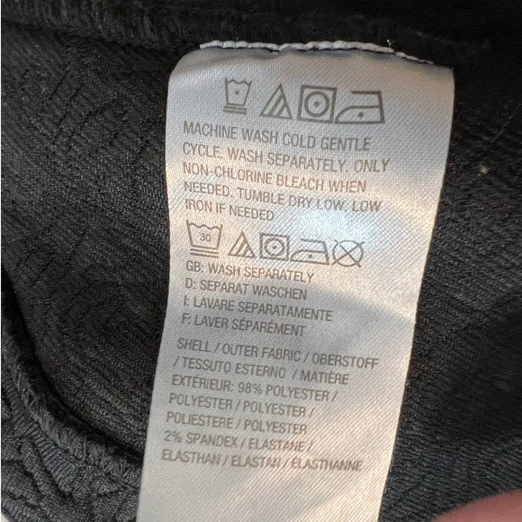 Isaac Mizrahi Zip-up Jacket in Black Quilted Design w/Peplum Detail Size Large - Picture 6 of 6